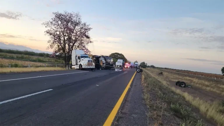 tercer-chofer-fallece-tras-choque-de-trailers-en-la-culiacanmazatlan-8a10a68b-focus-0-0-1200-675-1