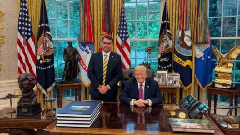 trump-recibe-a-flavio-bolsonaro-en-la-casa-blanca-para-respaldar-su-candidatura