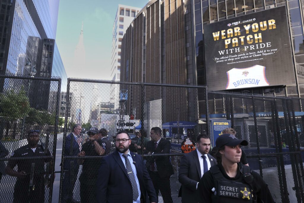 Trump, abucheado por el Madison Square Garden durante el himno nacional - 144f60955f9764186ce5423e93875b14c5ee98acw-1024x683