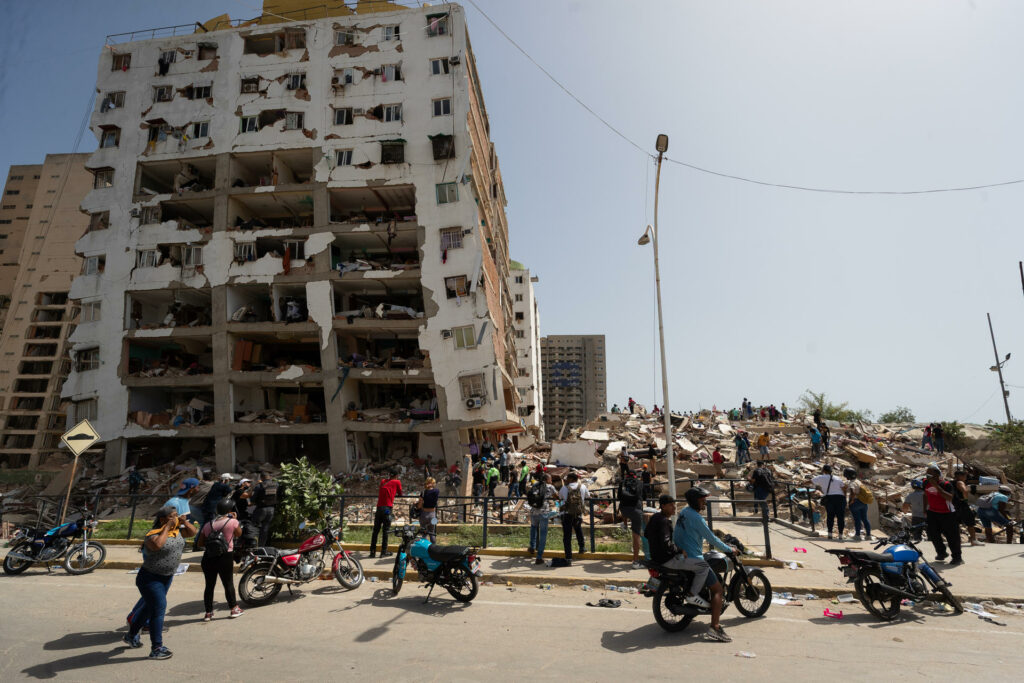 Venezuela ha recibido a más de mil 600 rescatistas para atender a víctimas de los terremotos - 6be8562d8feada690bb1c7c60dcfd96aa6cc399cw-1024x683