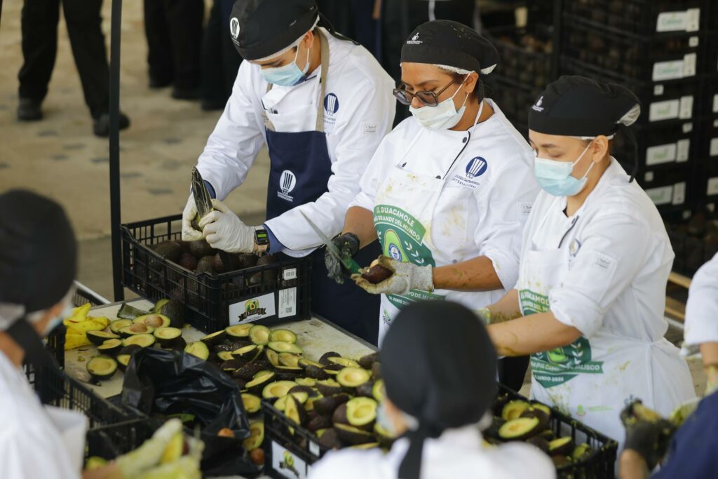 7f70c893f06fa4f83e36824d05ef5d2e551bf769w-1024x683-1 Jalisco establece un Récord Guinness del guacamole más grande del mundo - 7f70c893f06fa4f83e36824d05ef5d2e551bf769w-1024x683