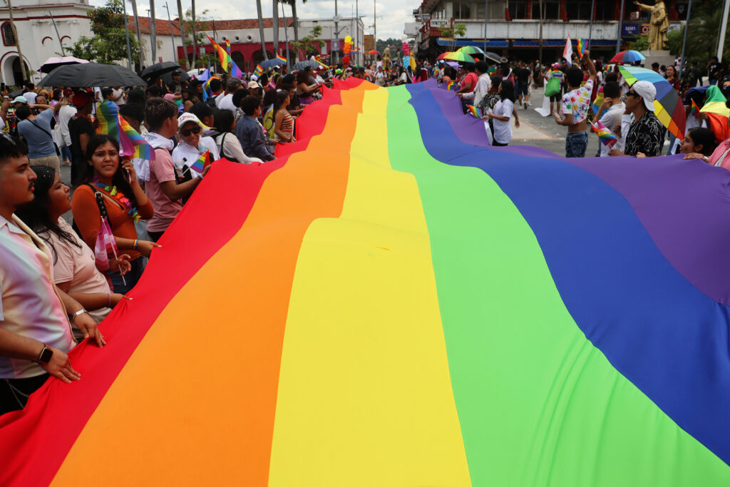 Junio no es el mes del Orgullo en todo el mundo - activistas-y-migrantes-marchan-por-el-orgullo-lgbt-en-chiapas-2-2-1024x683