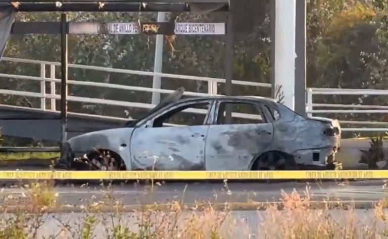 auto-incendiado-en-periferico-ecologico-de-puebla