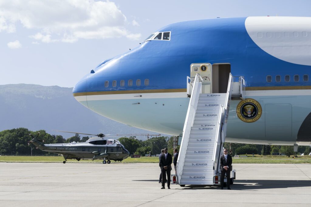 Trump desvela el nuevo Air Force One, un Boeing de lujo con los colores de la bandera - b7cd3ed63b66568eb0a96ed93c8f6f88e4ed48a3w-1024x683