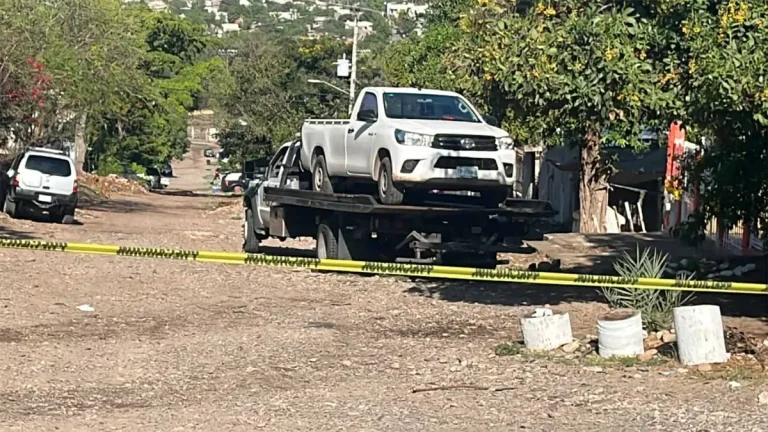 camioneta-baleada-abandonada-en-la-colonia-republica-mexicana-de-culiacan-72d20c86-focus-0-0-1200-675
