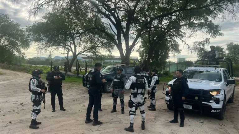 convoy-armado-en-choix-cuatro-hombres-privados-de-libertad-y-familias-evacuadas-b9806ce9-focus-0-0-1200-675