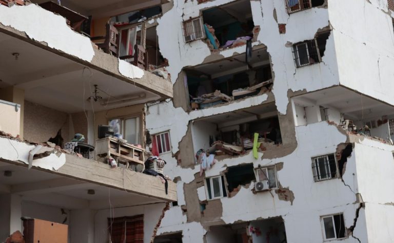 danos-en-edificio-por-sismos-en-venezuela