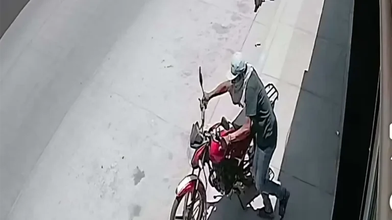 delincuentes-roban-motocicleta-en-los-mochis-a-plena-luz-del-dia-228f5d1a-focus-0-0-1200-675