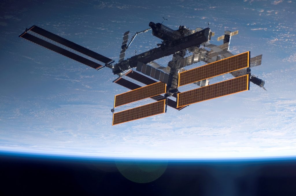 eei-iss-estacion-espacial-internacional-2-1024x678-1 Una fuga en la EEI mantiene en alerta a astronautas en este histórico laboratorio orbital - eei-iss-estacion-espacial-internacional-2-1024x678