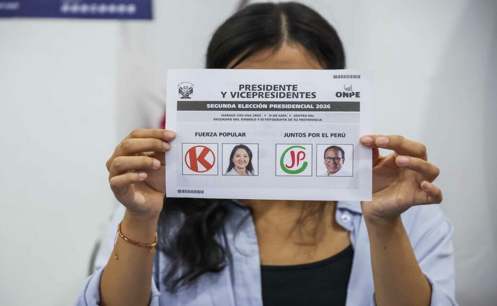 elecciones-en-peru-se-vienen-dias-clave-con-fujimori-arriba-por-estrecho-margen-2-1024x631-1 Elecciones en Perú: se vienen días clave con Fujimori arriba por estrecho margen - elecciones-en-peru-se-vienen-dias-clave-con-fujimori-arriba-por-estrecho-margen-2-1024x631