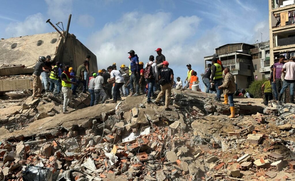 Se elevan a mil 430 muertos por el doble terremoto en Venezuela - labores-de-rescate-en-venezuela-tras-dos-sismos-1024x631