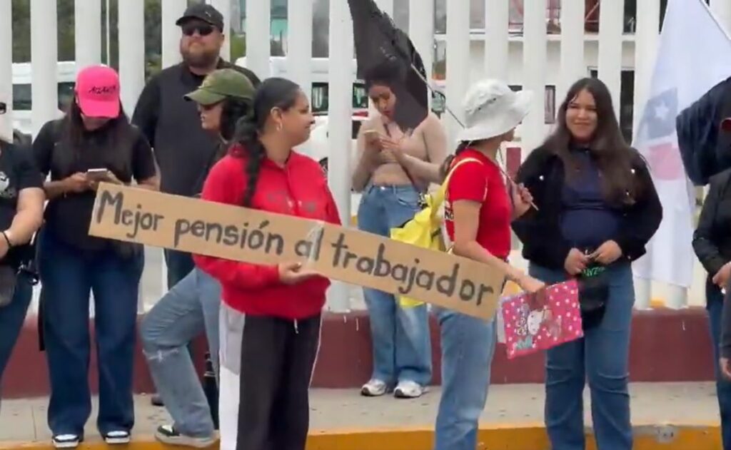 Propone gobierno de México fortalecer el sistema de pensiones, pero maestros de la CNTE continúan con protestas - manifestacion-de-la-cnte-en-baja-california-1024x631
