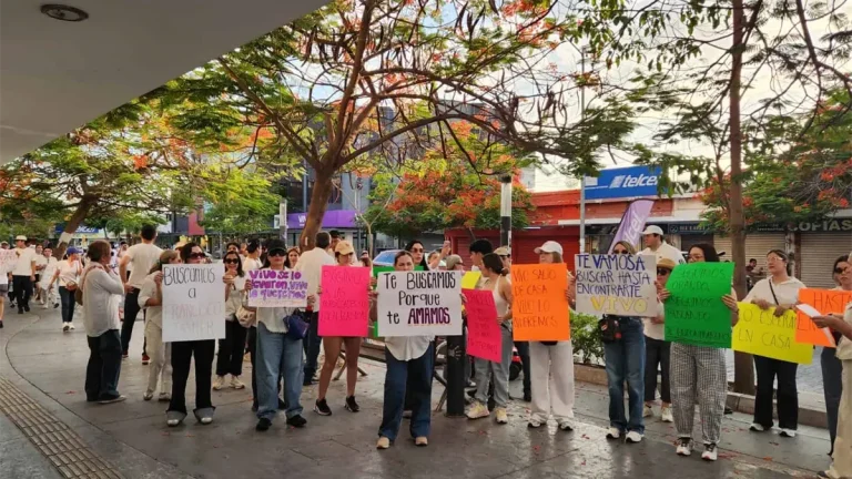 marcha-en-los-mochis-pide-la-localizacion-de-francisco-javier-ibarra-rodriguez-5f7ff803-focus-0-0-1200-675