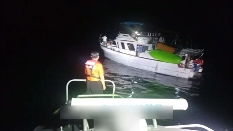 marina-evacua-a-8-tripulantes-de-yate-con-fallas-en-mazatlan-1556cab3-focus-0-0-1200-675