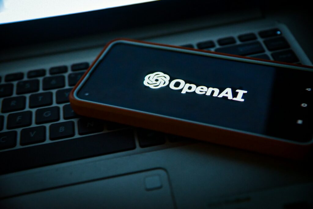 Florida demanda a OpenAI y Altman por instigar tiroteo masivo y crear adicción en menores - openai-1024x683