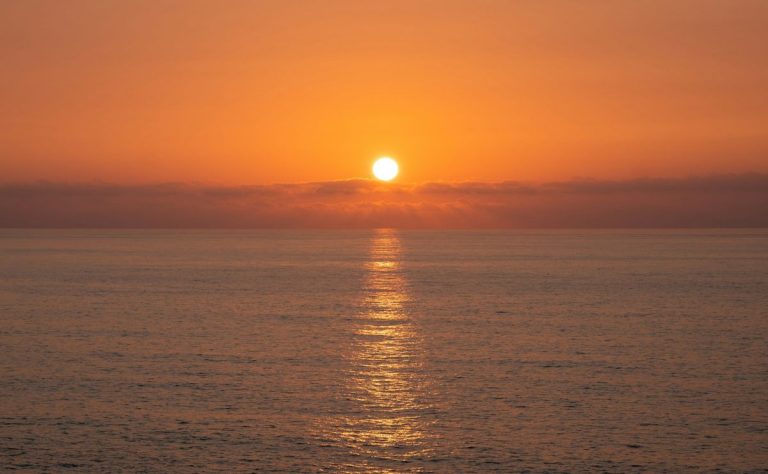 puesta-de-sol-en-el-mar