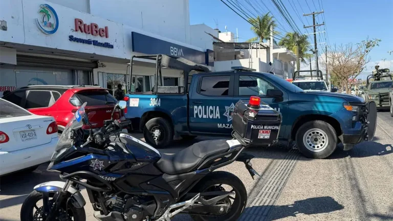 sujeto-armado-asalta-sucursal-bancaria-en-mazatlan-3df27690-focus-0-0-1200-675