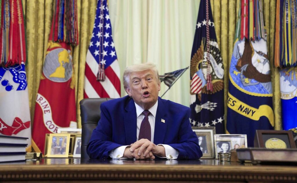 Juez frena cobro de 100 mil dólares a visas H-1B impuesto por Trump - trump-aprieta-el-control-sobre-importaciones-y-procesos-aduaneros-1024x631