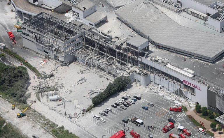 colapso-en-centro-comercial-de-japon-por-terremoto-de-magnitud-71