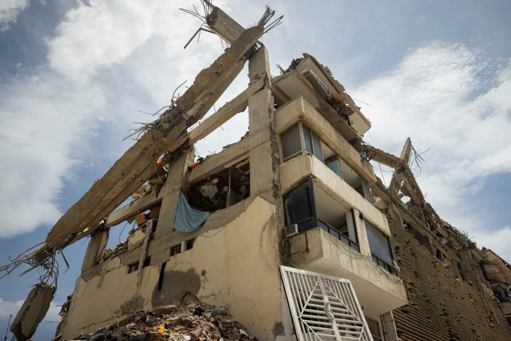 e53d773cb4861eb648e81a5715aa18076a2b2a21w-1024x683-1 Suben a 3 mil 899 los muertos tras el doble terremoto en Venezuela - e53d773cb4861eb648e81a5715aa18076a2b2a21w-1024x683