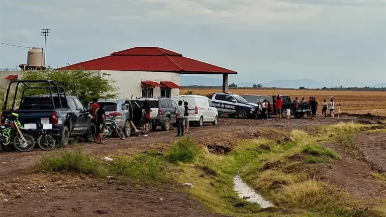 hombre-y-caballo-mueren-tras-ser-alcanzados-por-un-rayo-en-guasave-3e75697d-focus-0-0-1200-675
