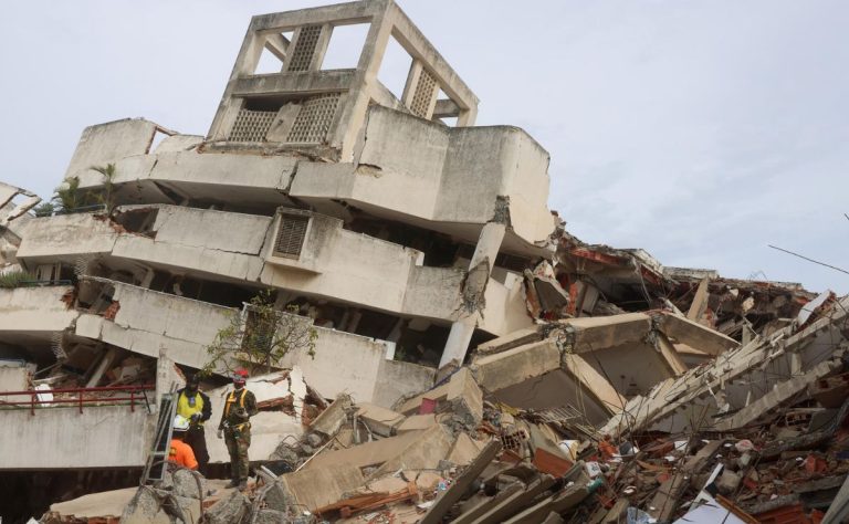 inmueble-derrumbado-en-venezuela-por-doble-sismo-1