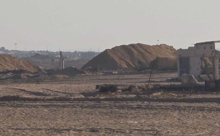 israel-construye-barrera-de-arena-a-lo-ancho-de-la-franja-de-gaza