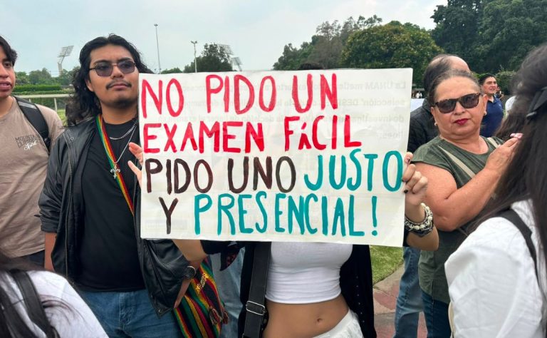 marcha-de-aspirantes-a-la-unam