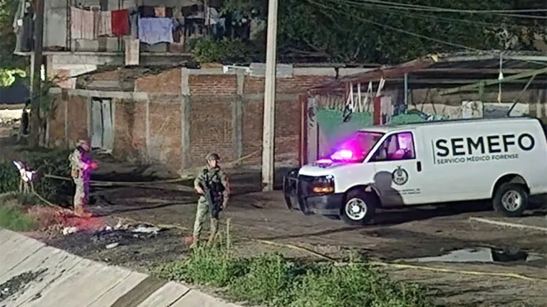 mujer-detenida-tras-asesinar-a-un-hombre-con-rifle-ak-47-en-villa-juarez-a6619f34-focus-0-0-1200-675