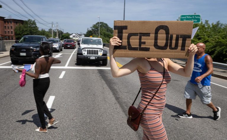 protesta-en-maine-tras-la-muerte-de-un-joven-en-tiroteo-de-ice
