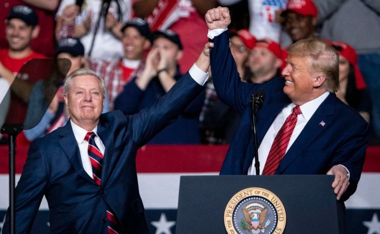 senador-lindsey-graham-junto-a-trump
