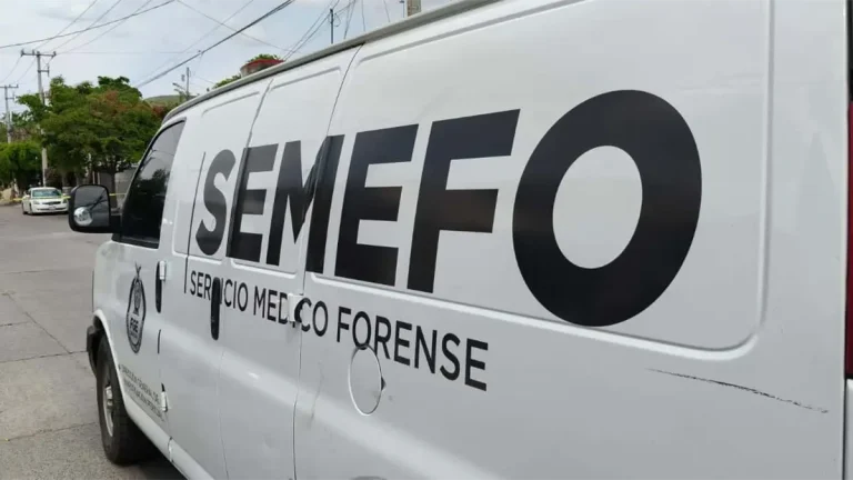 trabajador-del-issste-fallece-tras-caer-de-un-techo-en-culiacan-243d5154-focus-0-0-1200-675