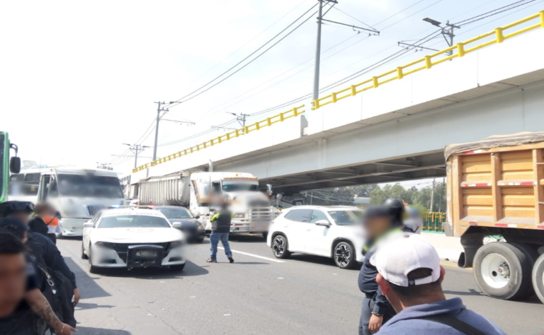 transportistas-bloquean-la-mexico-puebla-para-exigir-mayor-seguridad-en-carreteras
