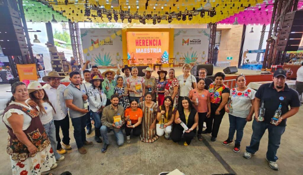 whatsapp-image-2026-07-29-at-54053-pm-1024x594-1 Presentan libro que rescata el legado de 44 maestras y maestros mezcaleros y reaviva el llamado para revisar el IEPS - whatsapp-image-2026-07-29-at-54053-pm-1024x594