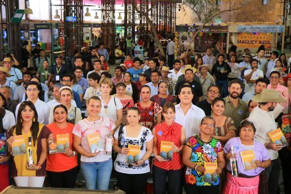 whatsapp-image-2026-07-29-at-54054-pm-1024x683-1 Presentan libro que rescata el legado de 44 maestras y maestros mezcaleros y reaviva el llamado para revisar el IEPS - whatsapp-image-2026-07-29-at-54054-pm-1024x683