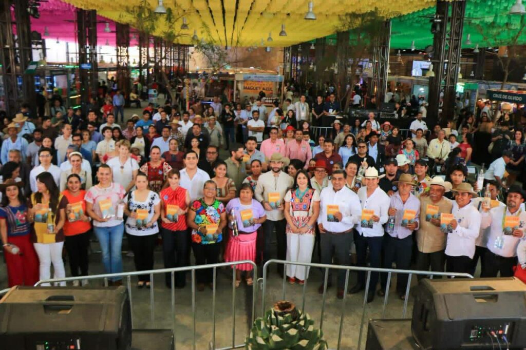 whatsapp-image-2026-07-29-at-54055-pm-2-1024x682-1 Presentan libro que rescata el legado de 44 maestras y maestros mezcaleros y reaviva el llamado para revisar el IEPS - whatsapp-image-2026-07-29-at-54055-pm-2-1024x682