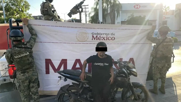 detienen-a-hombre-en-moto-robada-en-zona-dorada-de-mazatlan-1721c095-focus-0-0-1200-675