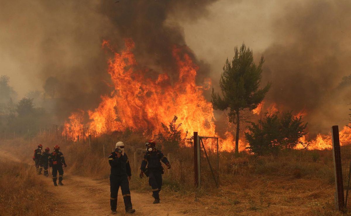 incendio-en-grecia Helicópteros antiincendios chocan en Grecia; hay dos muertos y dos heridos - incendio-en-grecia
