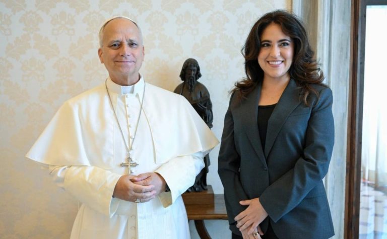 papa-leon-xiv-y-maria-montserrat-alvarado