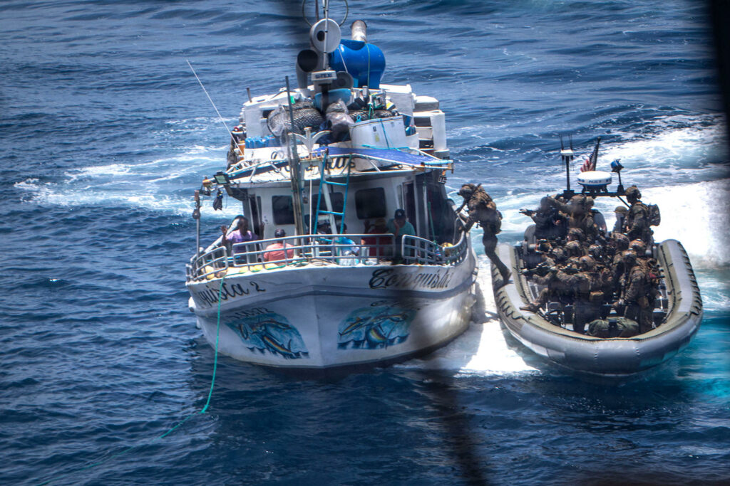Marines de EE.UU. revelan fotos de abordajes a barcos de Ecuador antes de ser bombardeados - 6fc723e7ab6282616b6bfe03fe88497997e8df0fw-1024x683