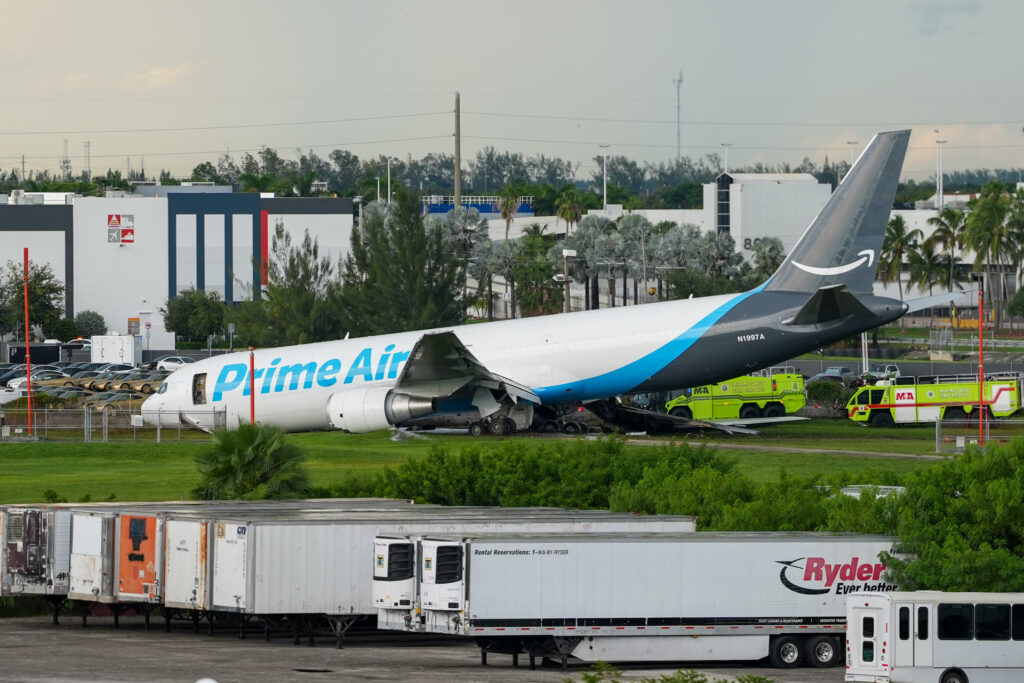 El avión de Amazon que se estrelló en Miami chocó con una camioneta con siete pasajeros - 78c4a8ea0c1da4b444af6ba7102513639df49cb2w-1024x683