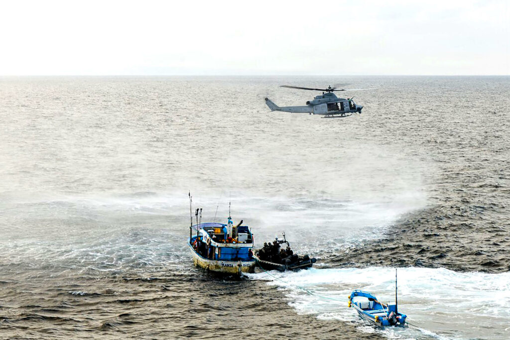 Marines de EE.UU. revelan fotos de abordajes a barcos de Ecuador antes de ser bombardeados - 9d354a654d380ca75a88a34de1fa9e41b58fe27fw-1024x683