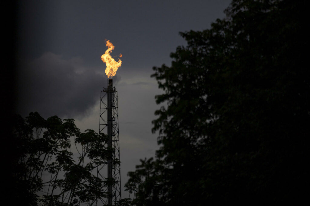 Trump acelera la firma de contratos tras histórico acuerdo petrolero con Venezuela - aranceles-trump-petroleo-venezuela-1024x683