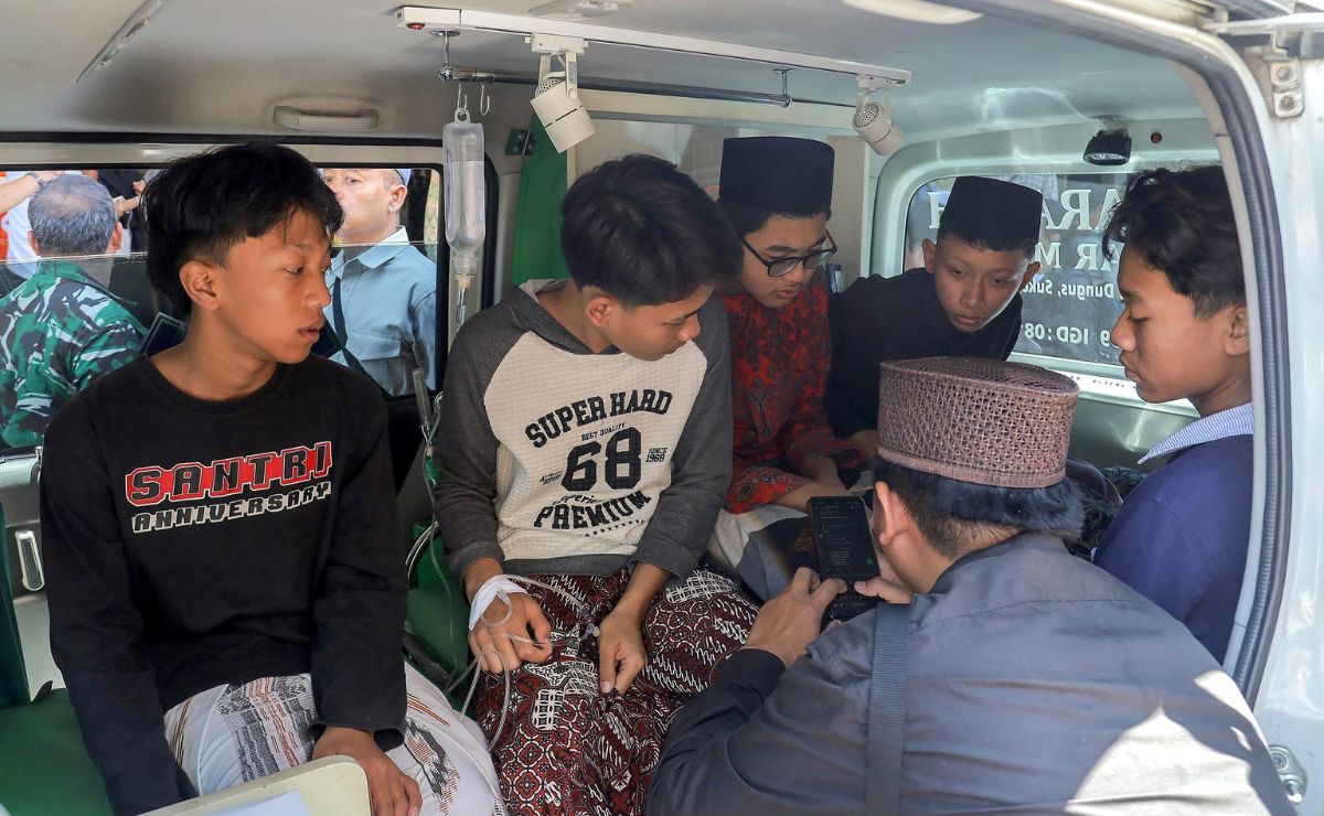 Más de 500 niños son hospitalizados en Indonesia tras ingerir comida escolar gratuita - atencion-de-ninos-intoxicados-en-indonesia-por-comidas-escolares-gratuitas