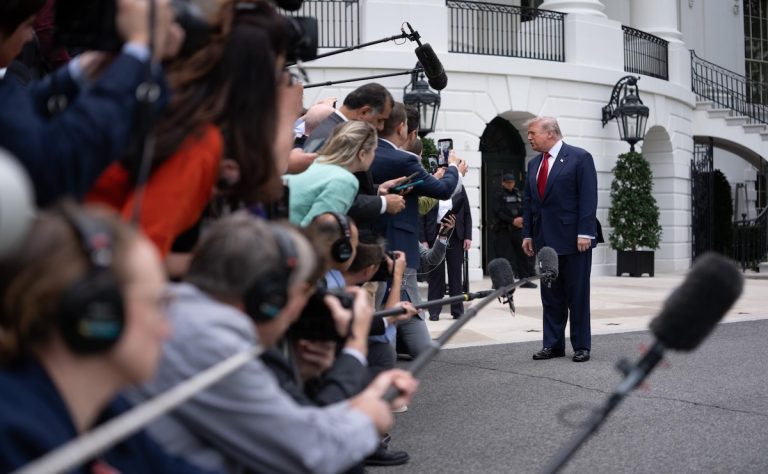 cadenas-de-tv-suspenden-cobertura-conjunta-en-protesta-contra-trump