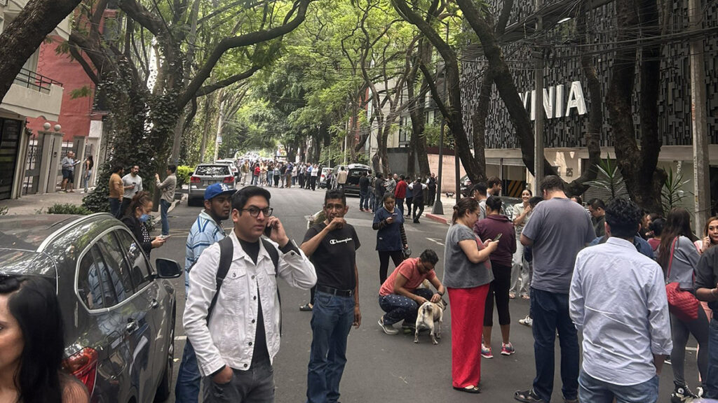 evacuacion-en-polanco-tras-activacion-de-la-alerta-sismica-1024x576-1 Segundo Simulacro Nacional 2026: ¿dónde sonará la alerta y qué hacer? - evacuacion-en-polanco-tras-activacion-de-la-alerta-sismica-1024x576