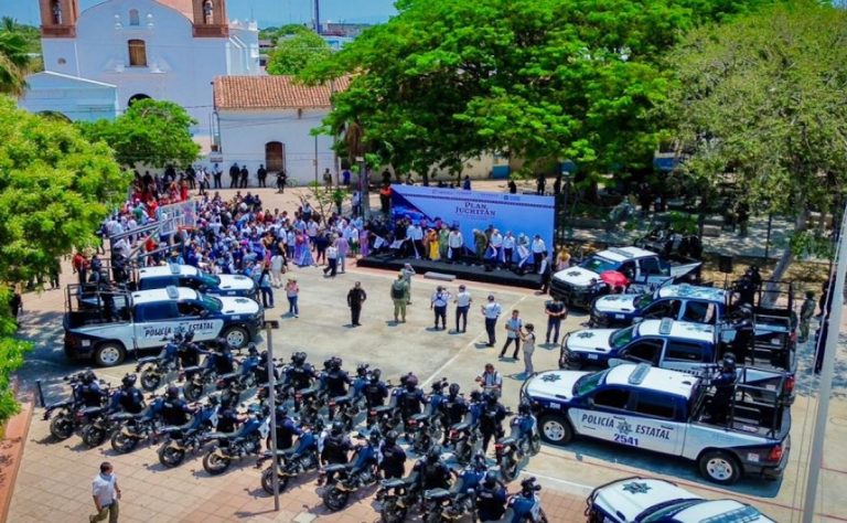 fuerzas-federales-y-estatales-intervienen-policia-de-juchitan-y-revisan-a-sus-agentes