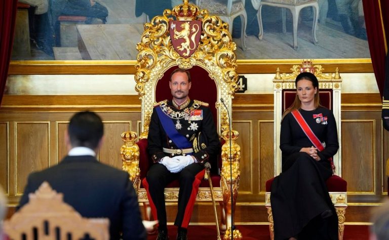 juramento-del-rey-haakon-viii-ante-el-storting