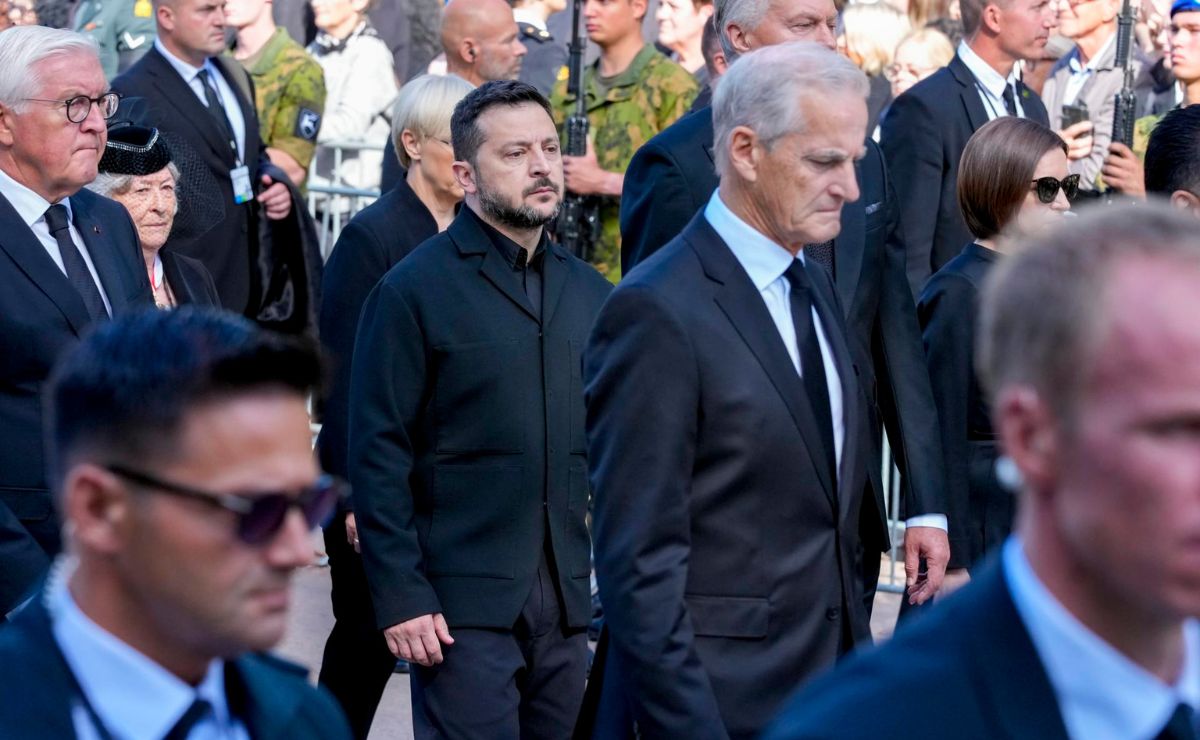 Avión con Zelenski a bordo estuvo a punto de ser alcanzado por un dron - presidente-volodimir-zelenski-en-funeral-del-rey-harald-v-de-noruega