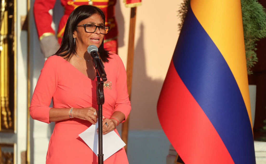 Trump acelera la firma de contratos tras histórico acuerdo petrolero con Venezuela - ranking-presidencial-sheinbaum-mantiene-alta-aprobacion-bukele-pierde-respaldo-y-delcy-se-hunde-1024x631